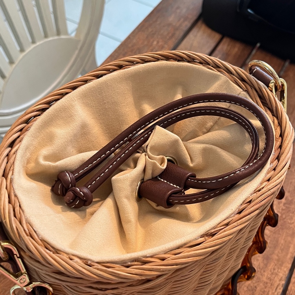NWOT Wicker Weave Handmade Artisan Bucket Bag w/ extra crossbodystrap - Picture 4 of 8